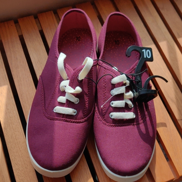 Time and Tru Shoes - Time And True Sneakers - Size 10